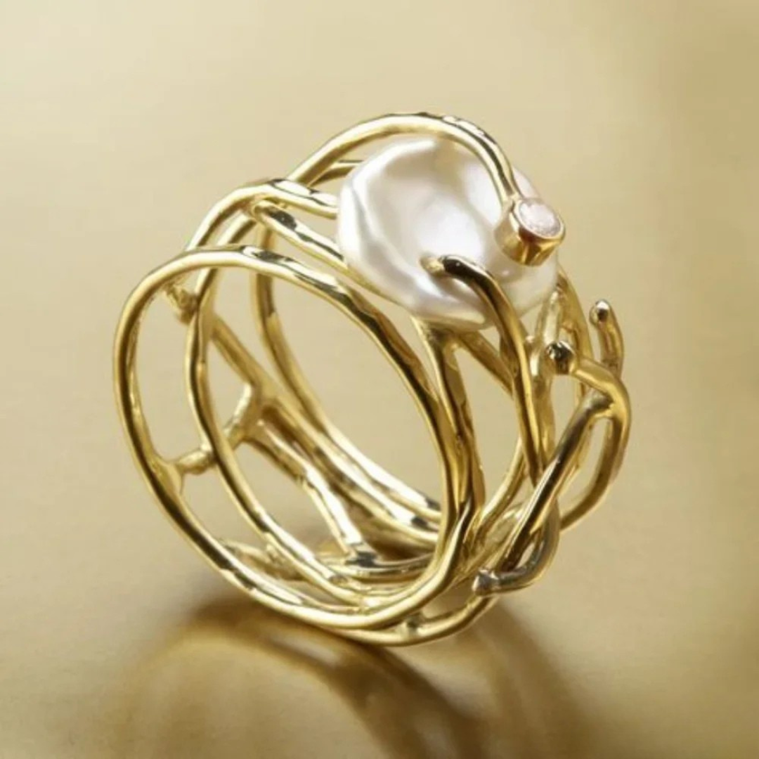 Antique Gold Ring Featuring a Pearl Detail