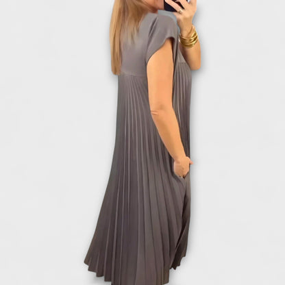 Zairelle – Chic Pleated Dress for Any Occasion