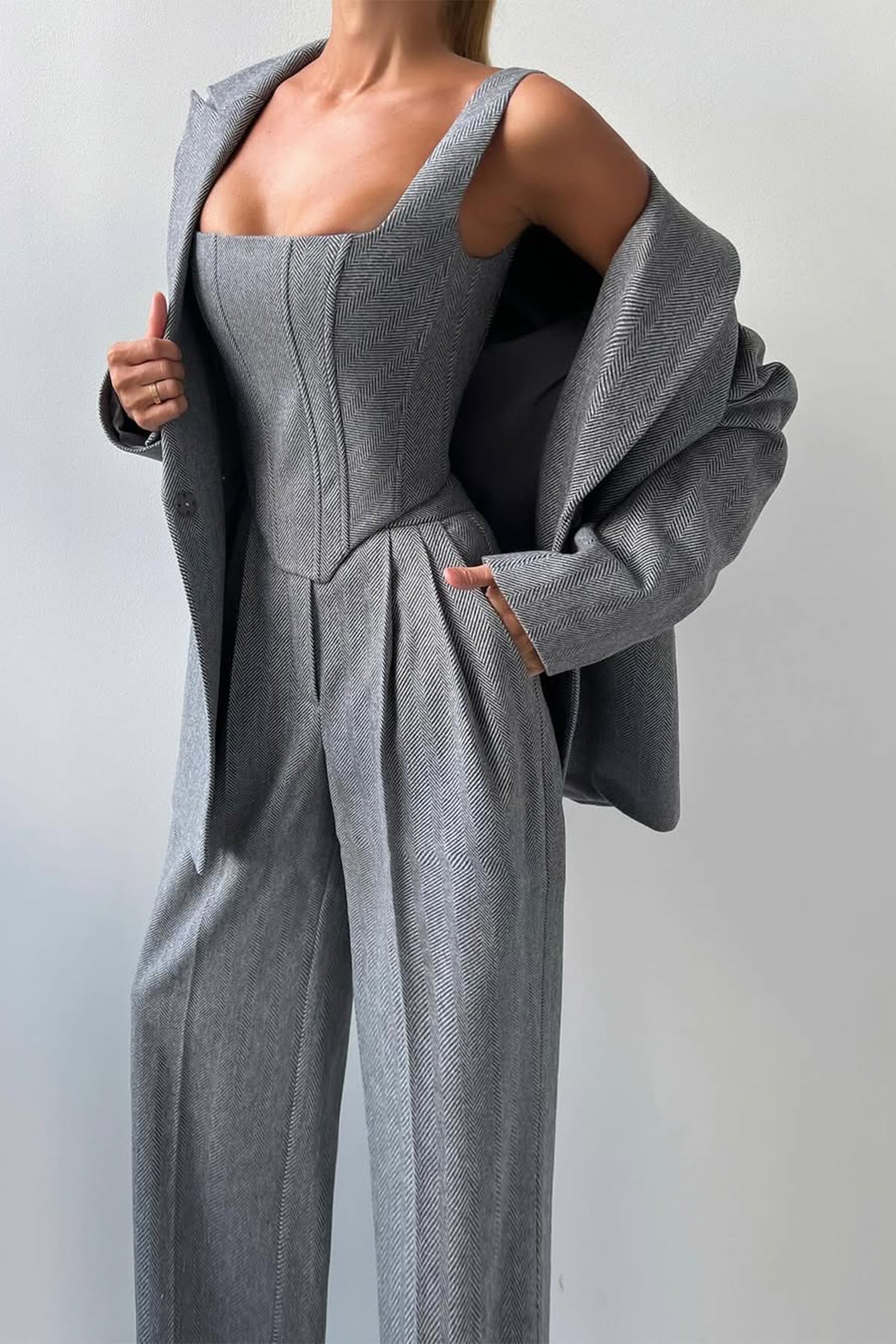 Chic Women's Three-Piece Suit: Blazer, Corset, Wide-Leg Trousers for Stylish Occasions