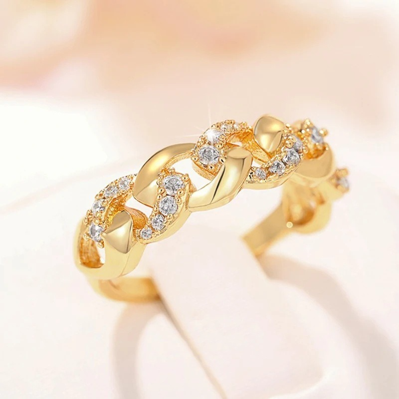 Chic Gold Link Ring